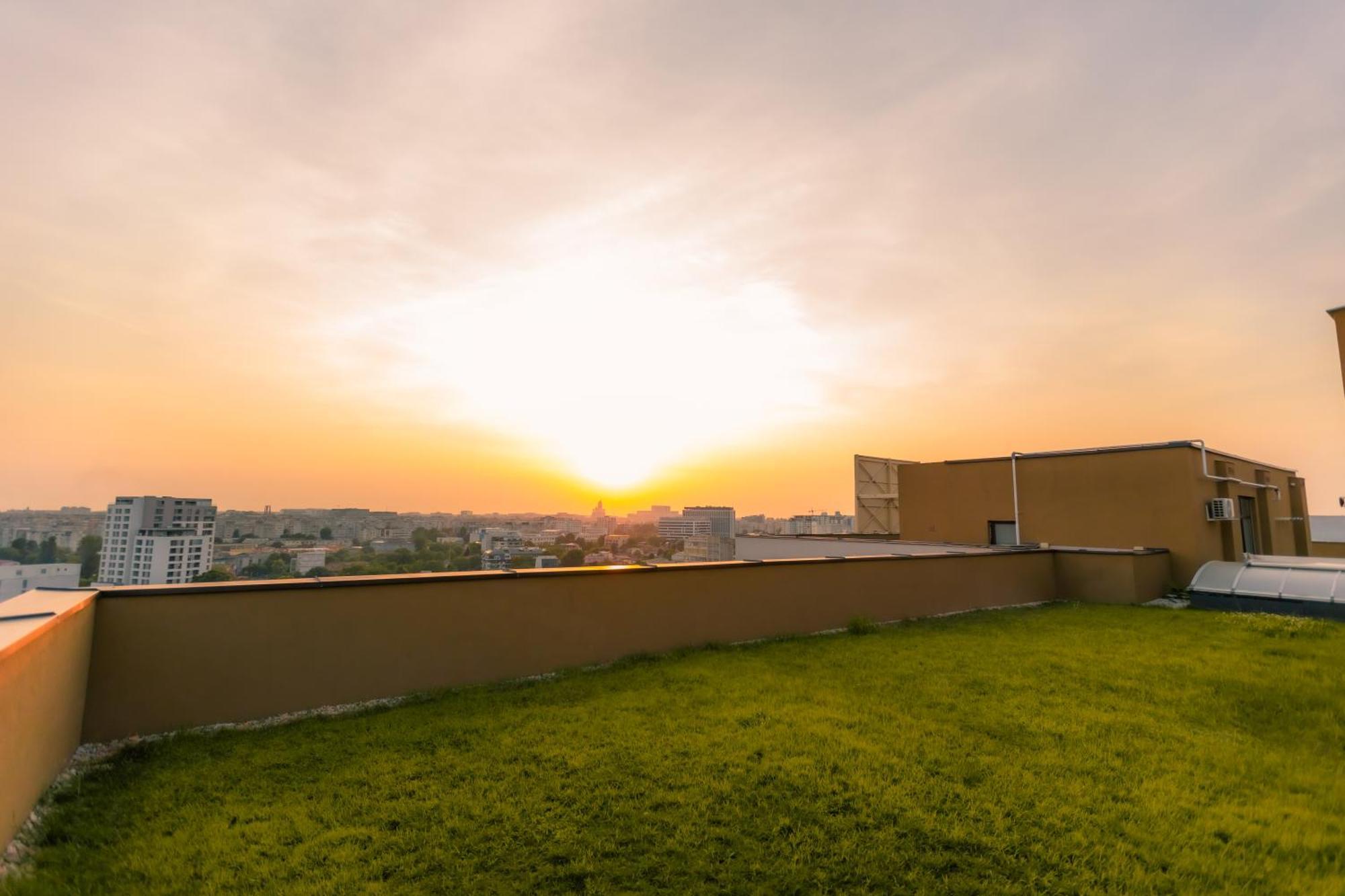 Sunset Apartment - Central Apt With Rooftop Garden Бухарест Екстер'єр фото