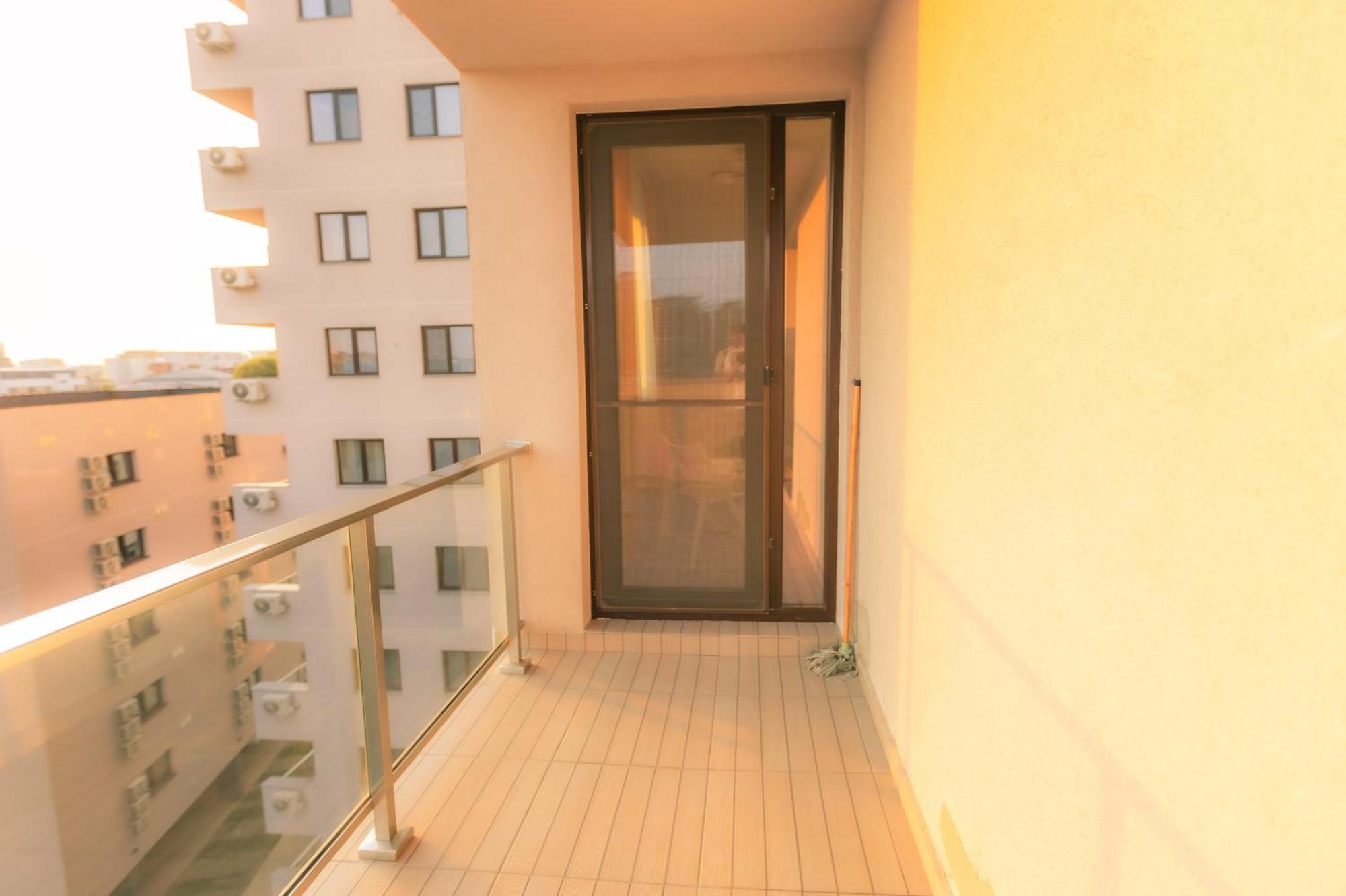 Sunset Apartment - Central Apt With Rooftop Garden Бухарест Екстер'єр фото