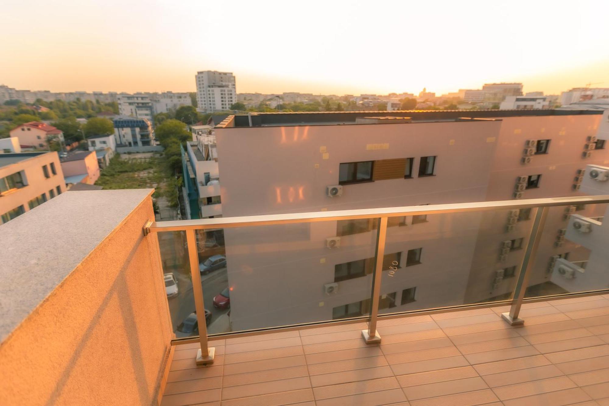 Sunset Apartment - Central Apt With Rooftop Garden Бухарест Екстер'єр фото